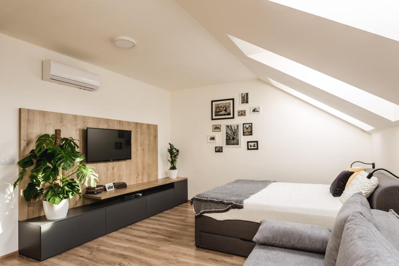 Flexihome Sk - Komenskeho - Private Parking Spot - Ultra Modern And Stylish Кошице Экстерьер фото